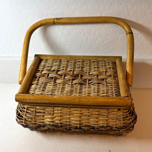 Wicker basket with lid - with,