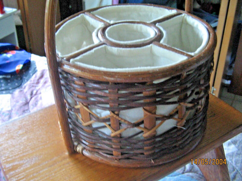 Medium round wicker utensil - round,